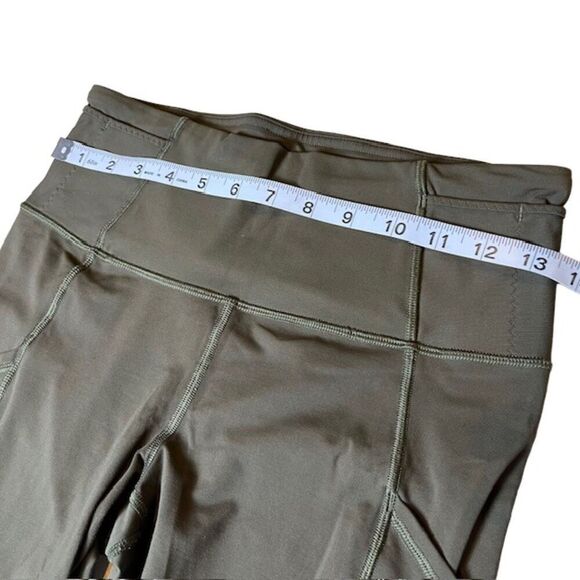 Lululemon Outrun 17" Crop Military Green Size 6 - Picture 7 of 13